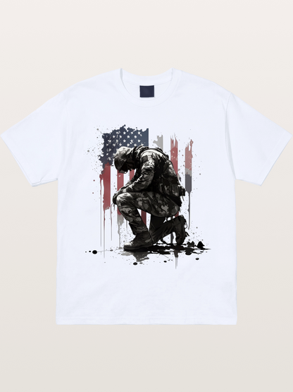 Kneeling Soldier Memorial Print Gildan T-shirt