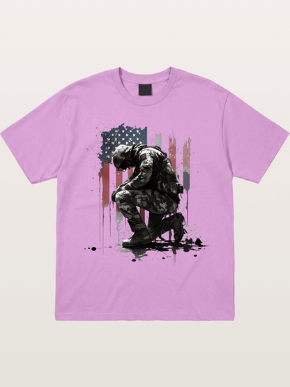 Kneeling Soldier Memorial Print Gildan T-shirt