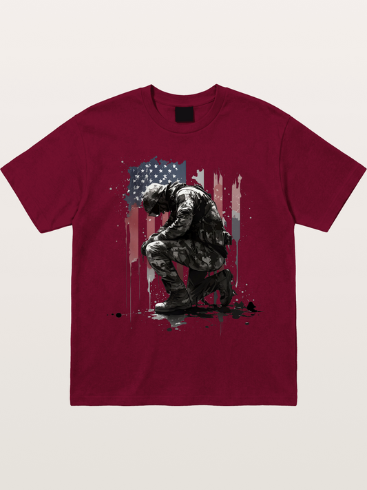 Kneeling Soldier Memorial Print Gildan T-shirt
