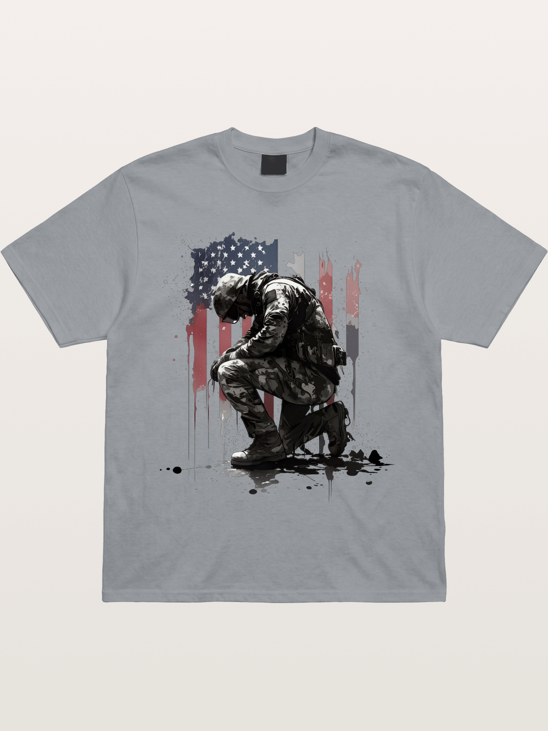 Kneeling Soldier Memorial Print Gildan T-shirt